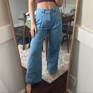 Levi’s High Wasted Loose Jeans